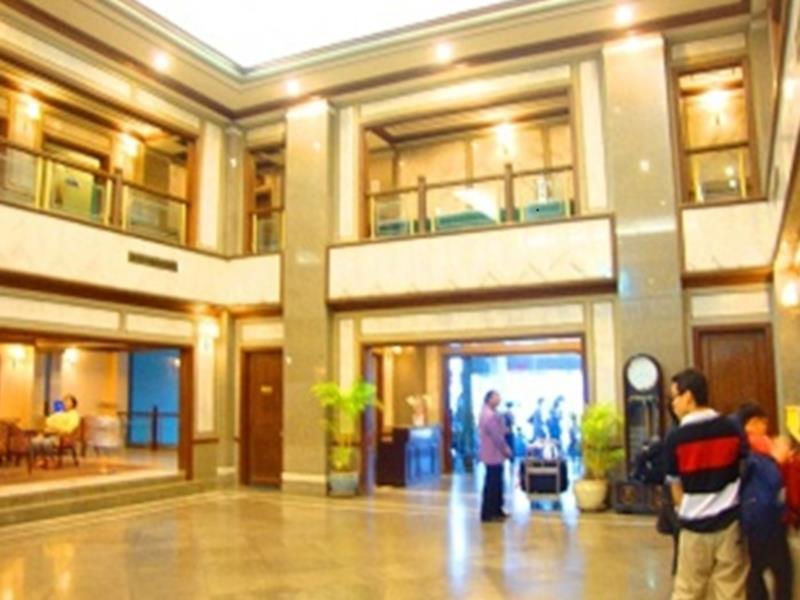 Diamond Plaza Hotel Хатъяй Экстерьер фото