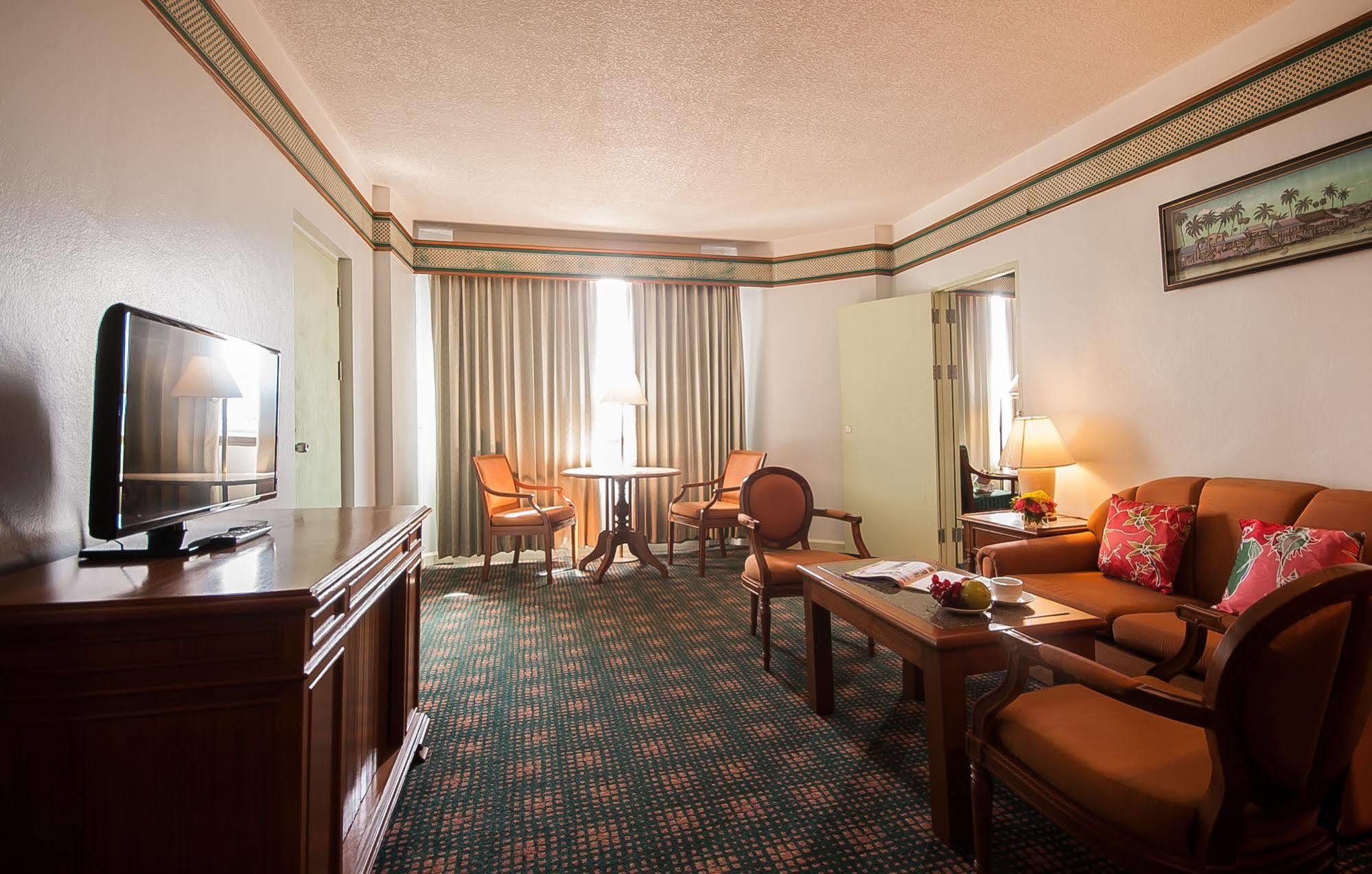Diamond Plaza Hotel Хатъяй Экстерьер фото