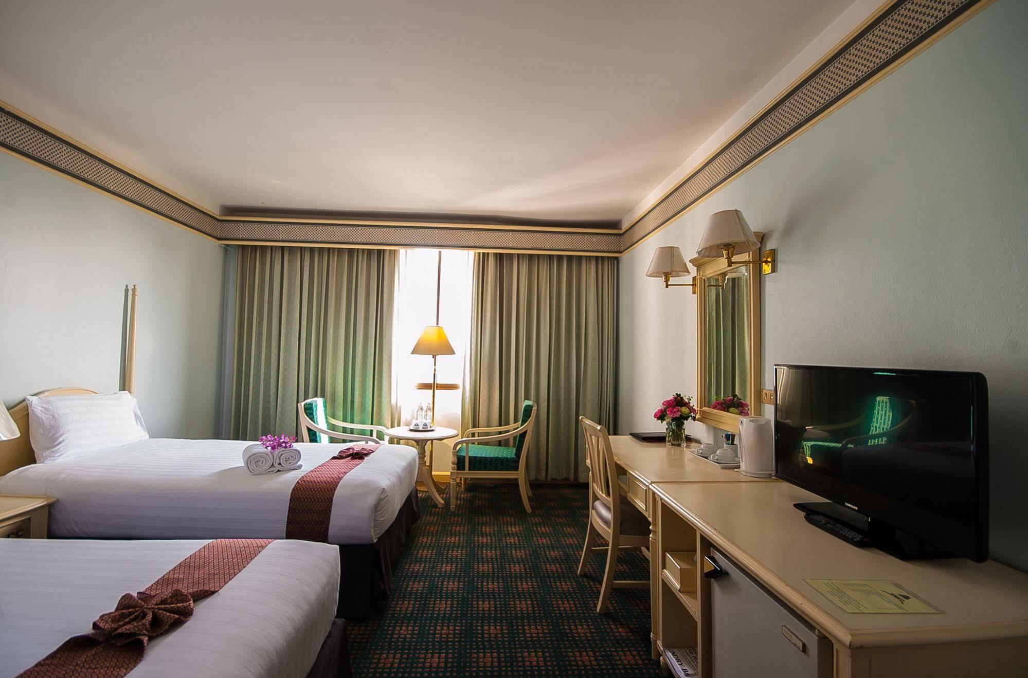 Diamond Plaza Hotel Хатъяй Экстерьер фото