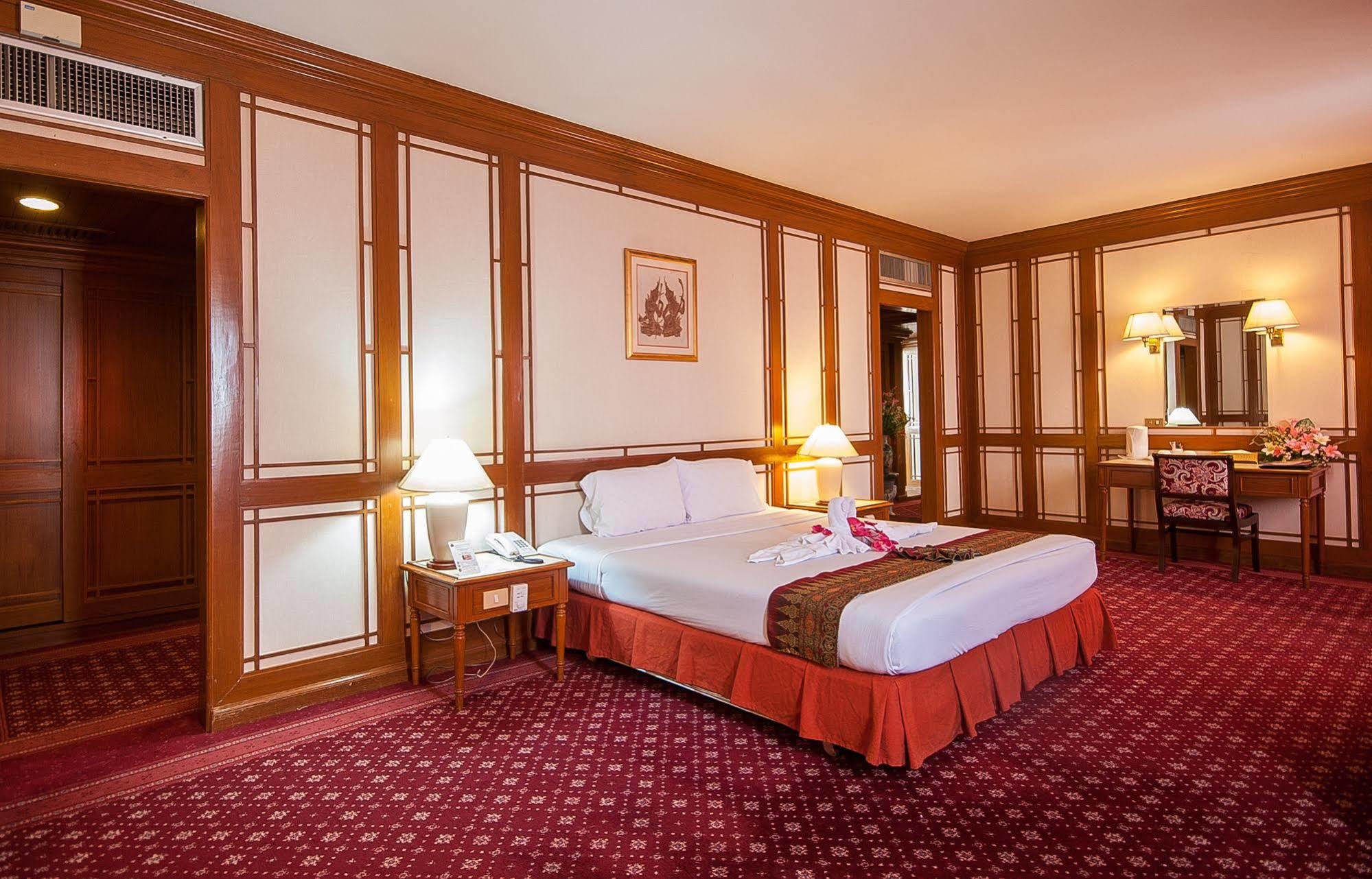 Diamond Plaza Hotel Хатъяй Экстерьер фото