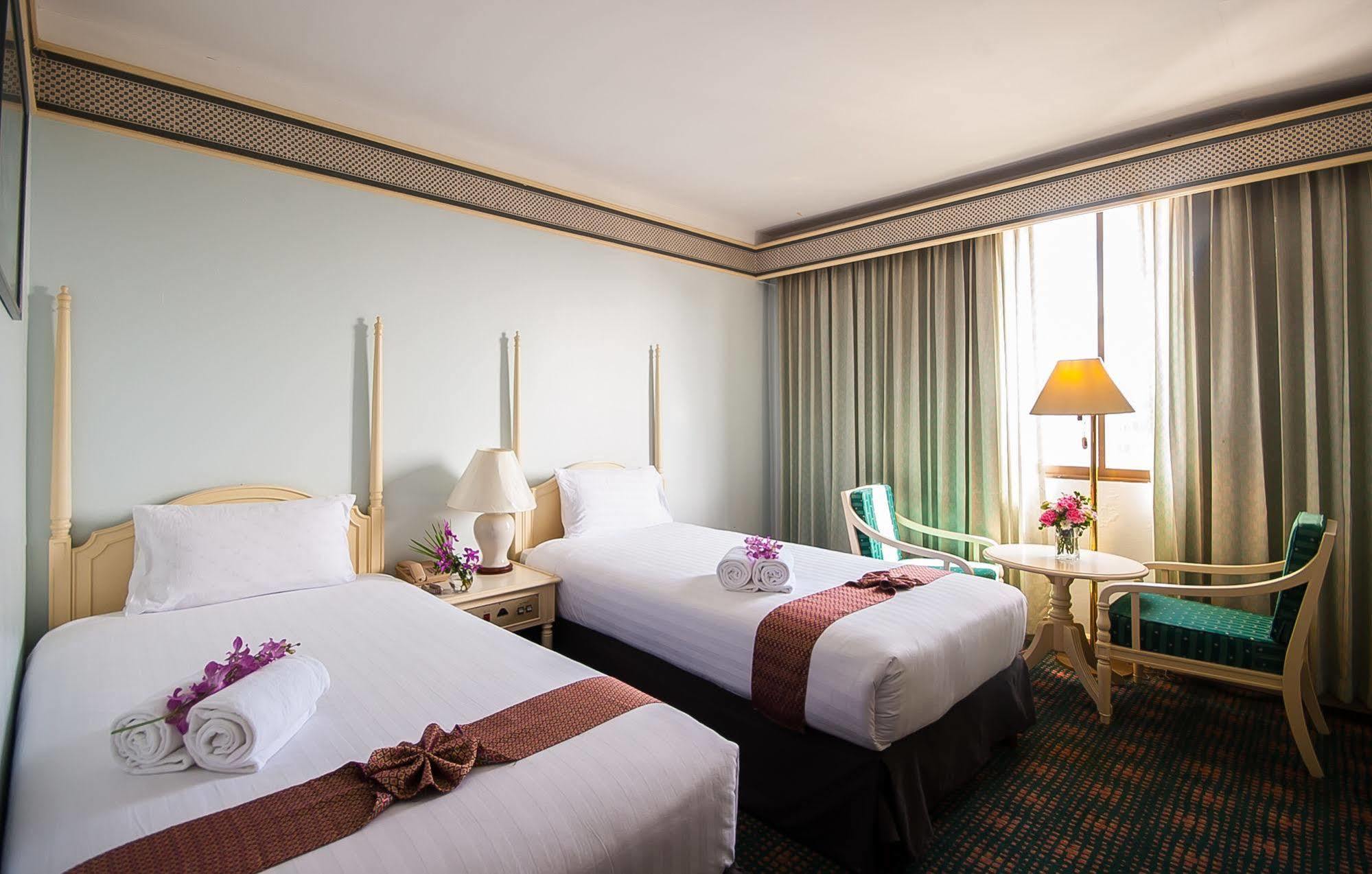 Diamond Plaza Hotel Хатъяй Экстерьер фото