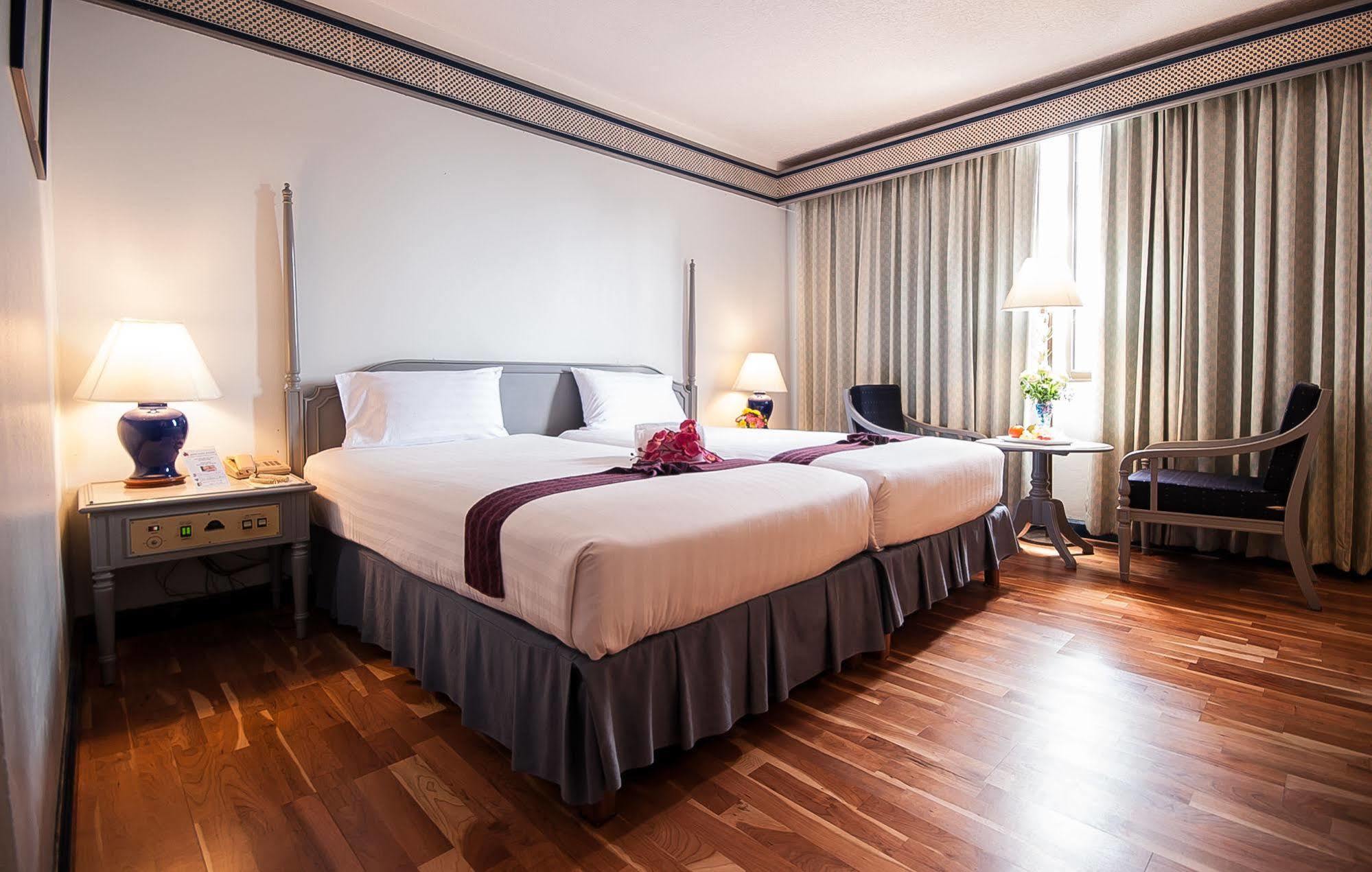 Diamond Plaza Hotel Хатъяй Экстерьер фото