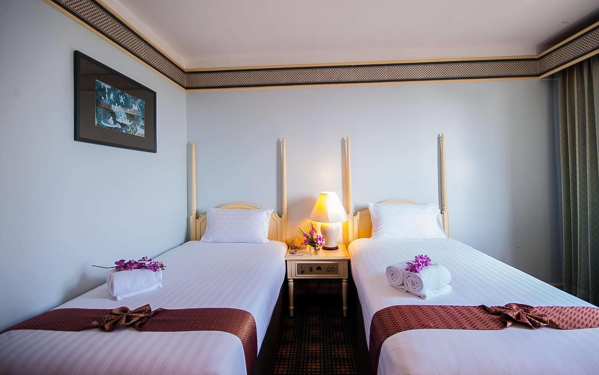 Diamond Plaza Hotel Хатъяй Экстерьер фото