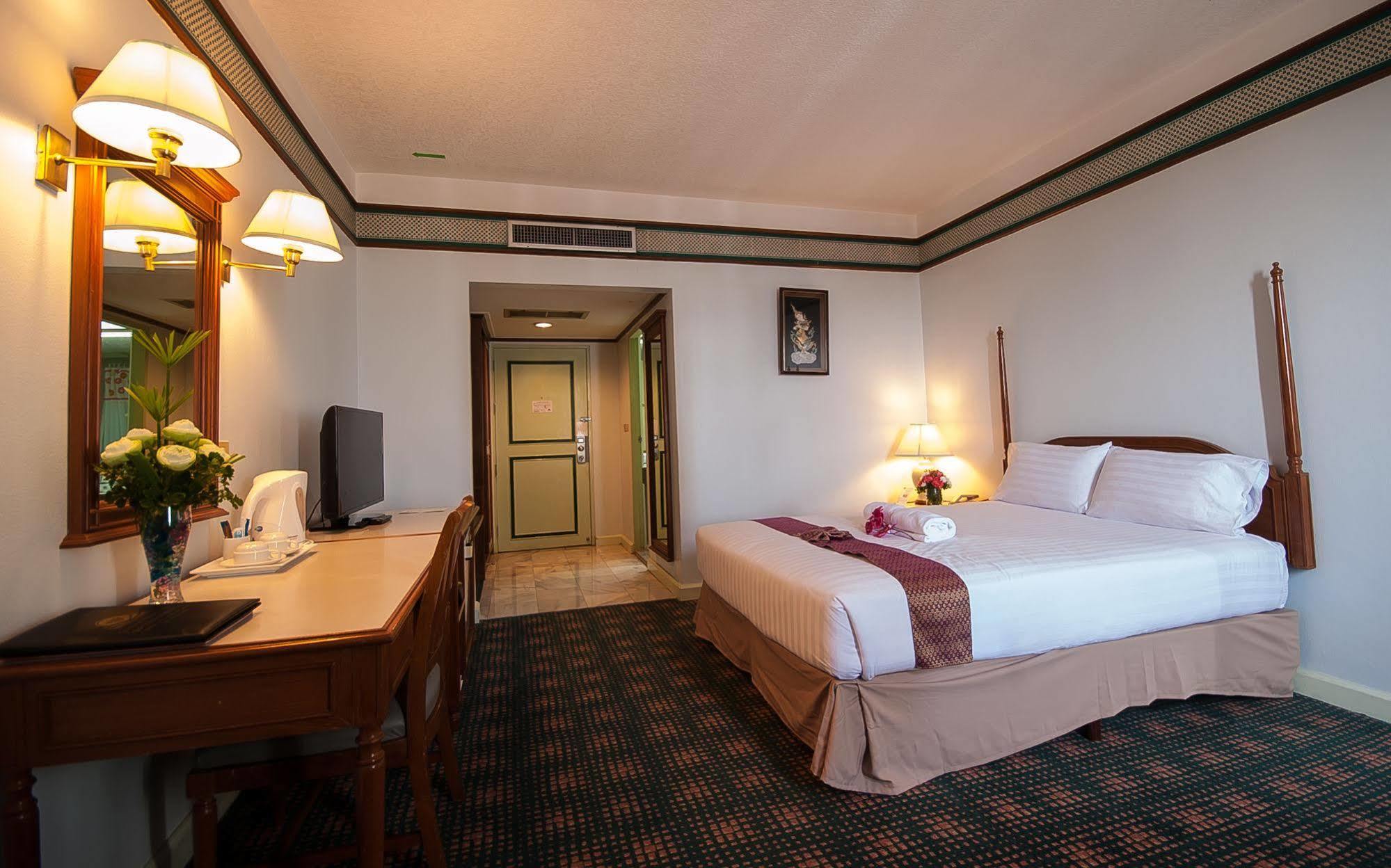 Diamond Plaza Hotel Хатъяй Экстерьер фото