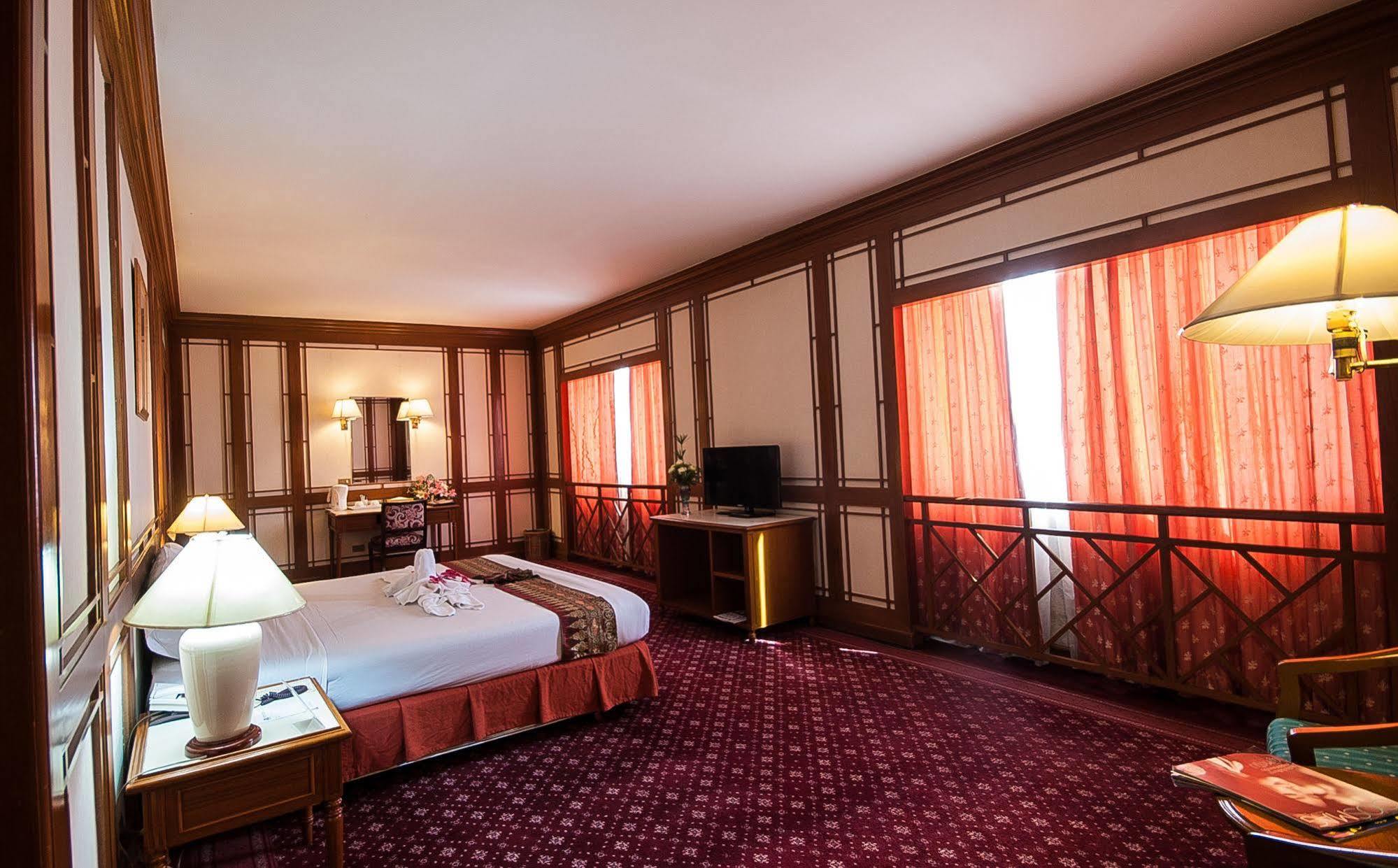 Diamond Plaza Hotel Хатъяй Экстерьер фото