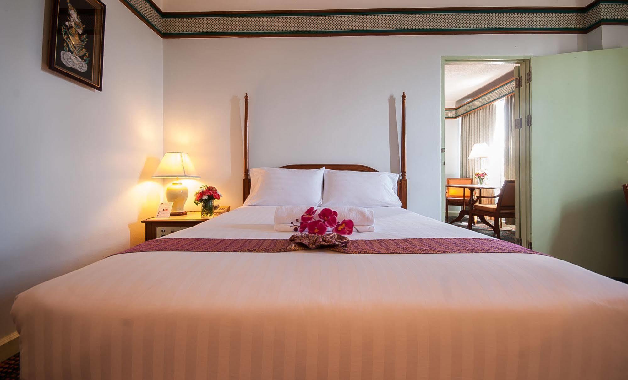 Diamond Plaza Hotel Хатъяй Экстерьер фото