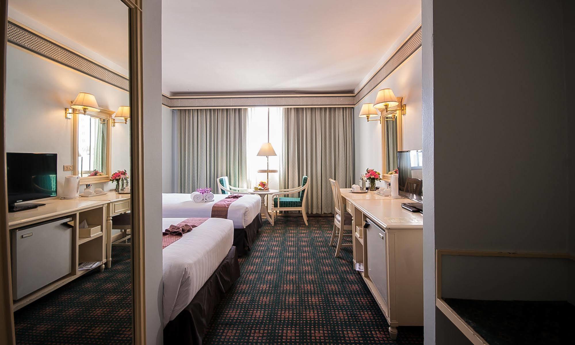 Diamond Plaza Hotel Хатъяй Экстерьер фото