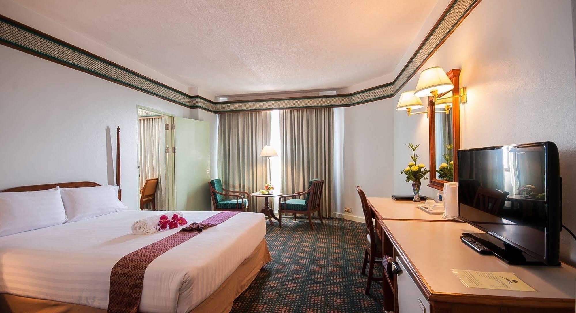 Diamond Plaza Hotel Хатъяй Экстерьер фото