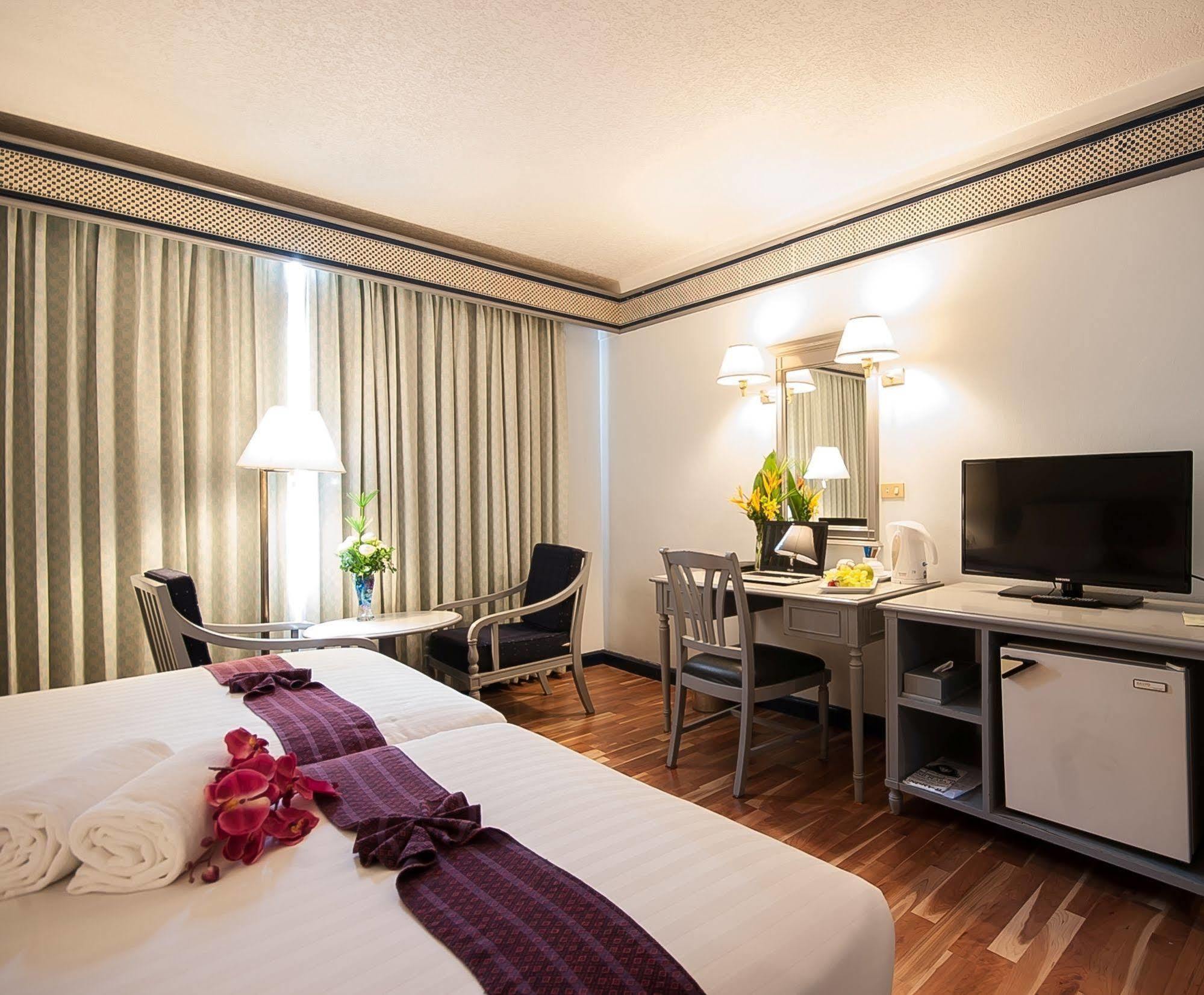 Diamond Plaza Hotel Хатъяй Экстерьер фото