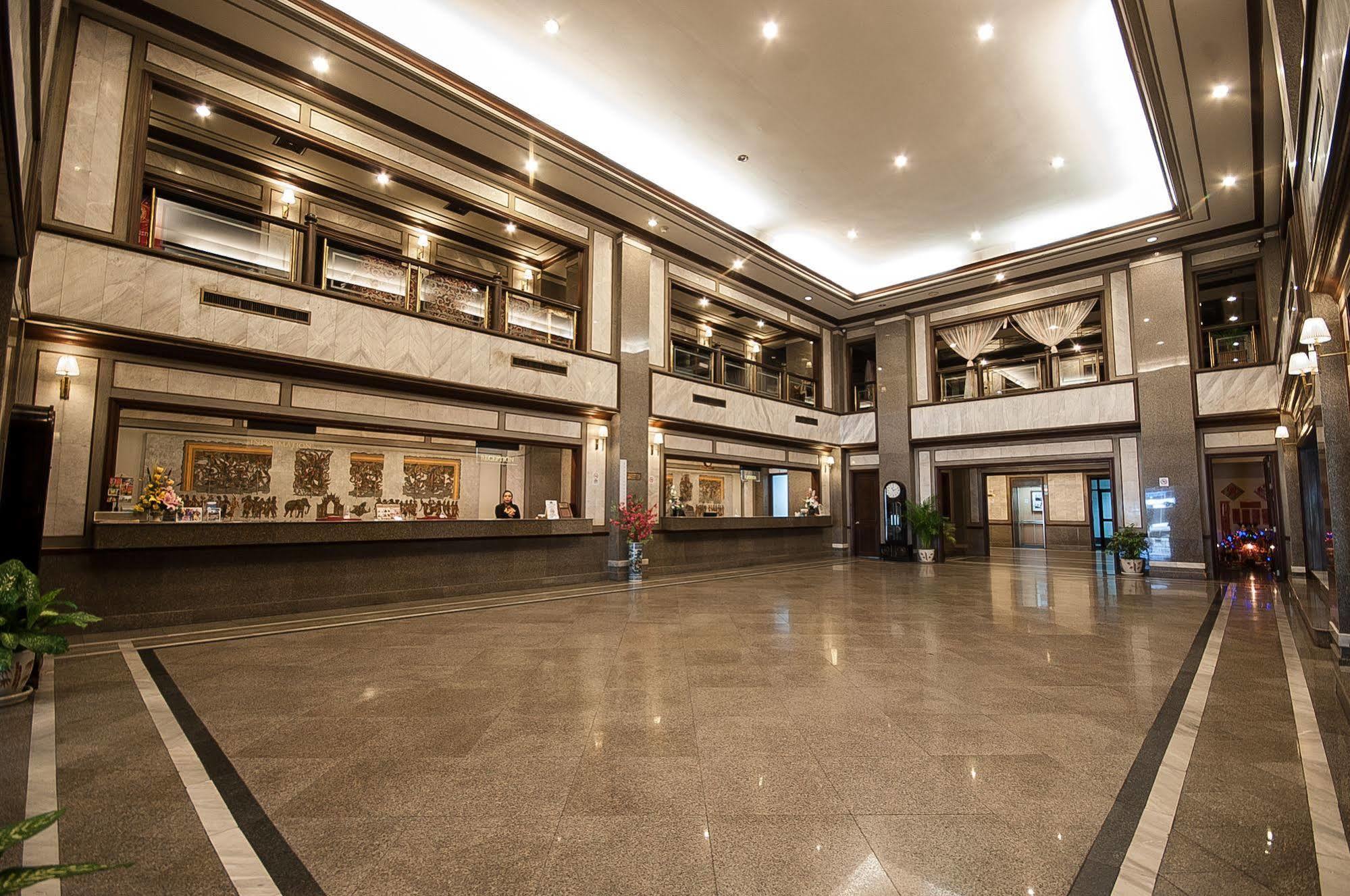 Diamond Plaza Hotel Хатъяй Экстерьер фото