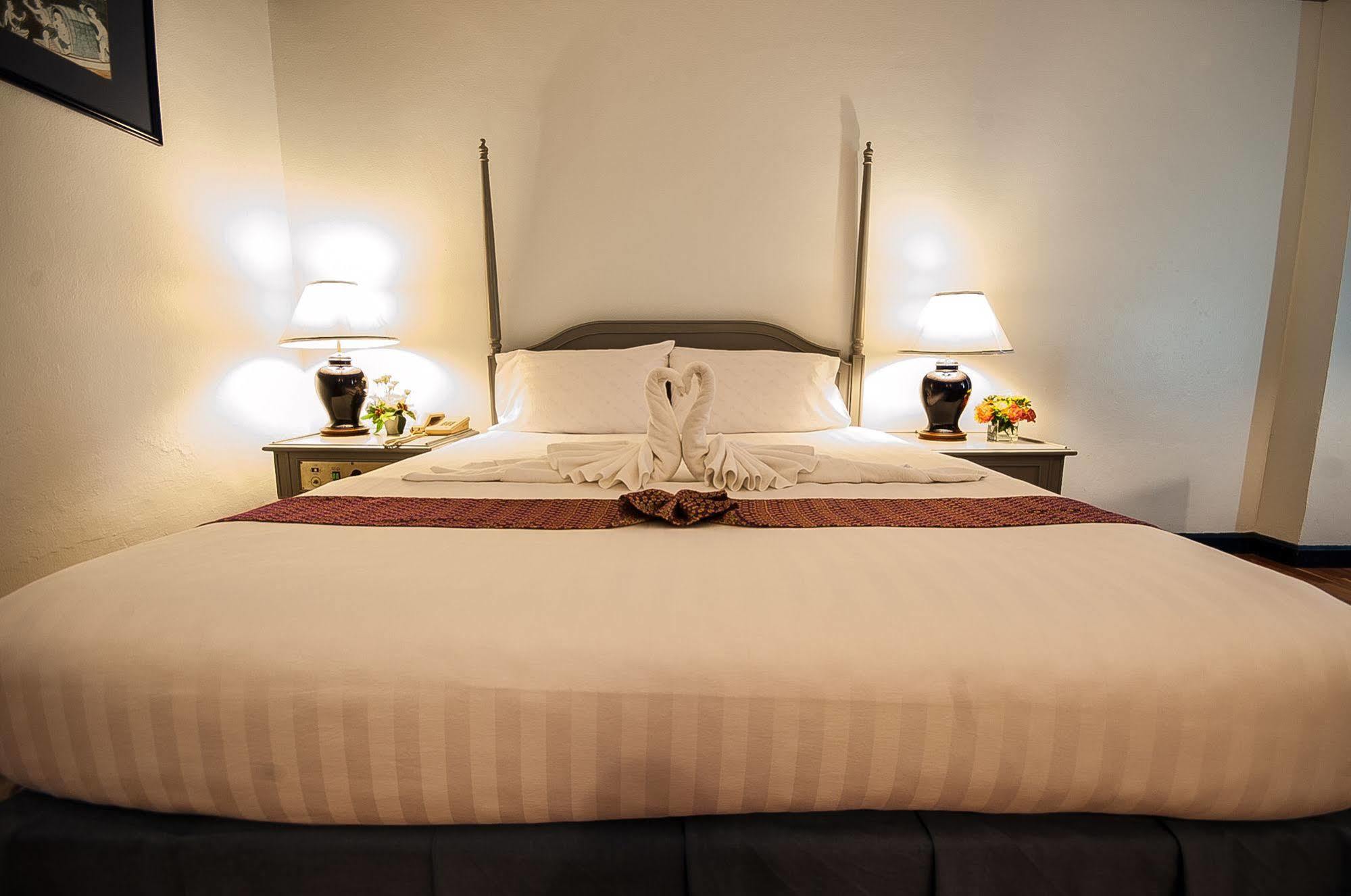 Diamond Plaza Hotel Хатъяй Экстерьер фото