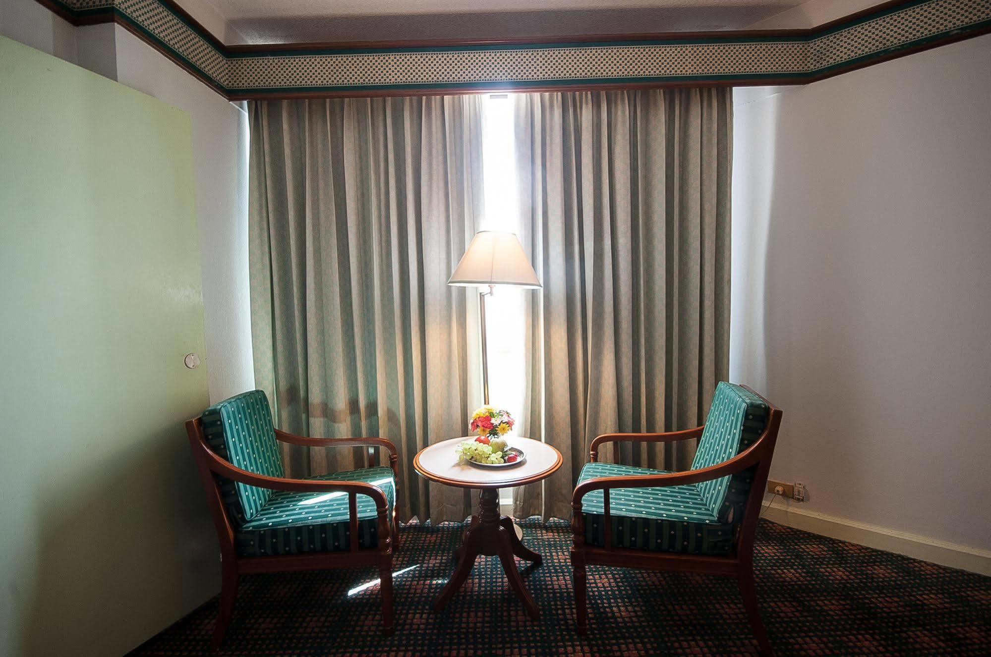 Diamond Plaza Hotel Хатъяй Экстерьер фото